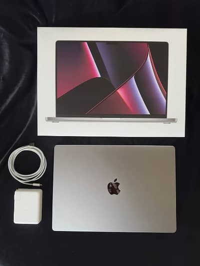 Apple MacBook Pro M2 Max 1db with complete box