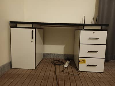 computer table for workstation and freelancer work