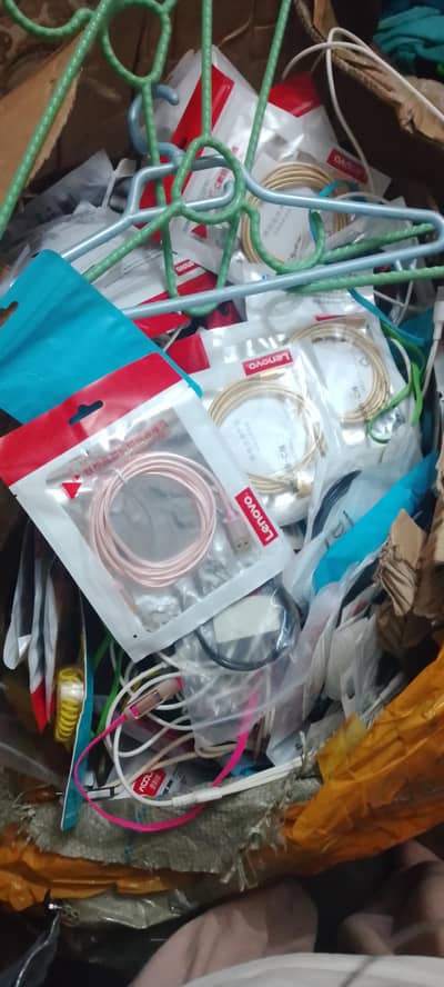 hmry pas chgr handsfree or car chrger hai