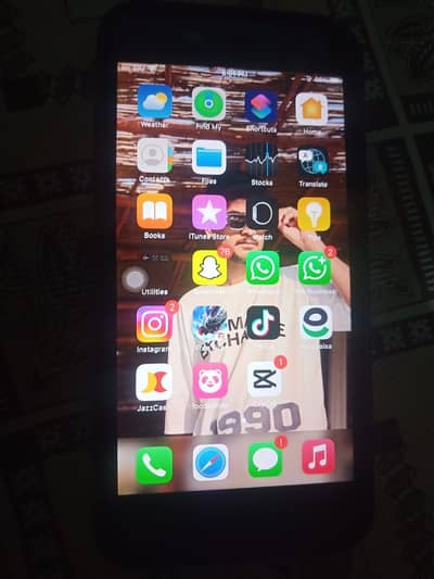 iPhone 7 Plus ha koi issue nahi ha 10 by 9 condition ha JV ha 32 GB ha