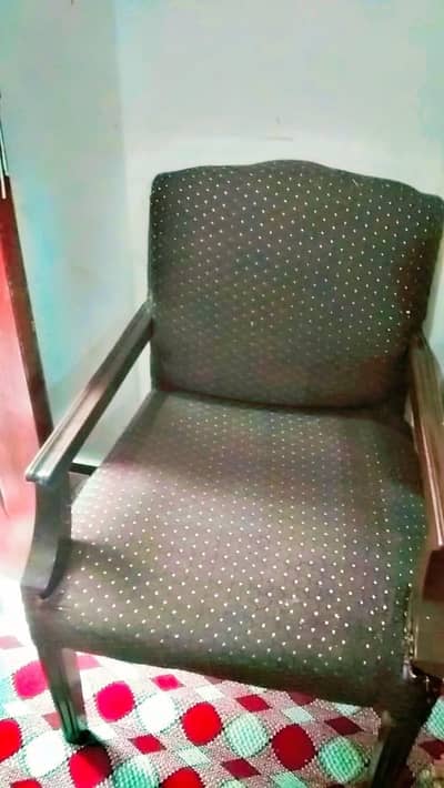 good wooden chair 10/10 condition