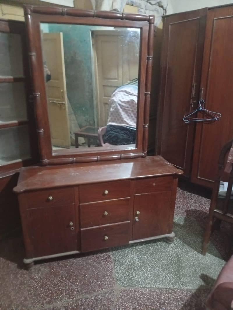 Dressing table 0
