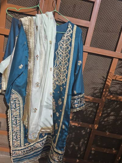 Just selling because its too fancy and i wear simple dresses