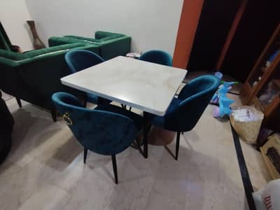 Dinngtable with 4 chairs