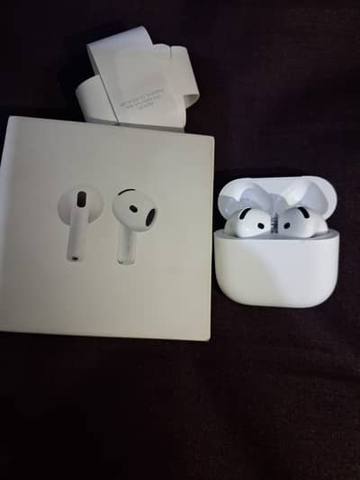 Apple Airpods 4  New
