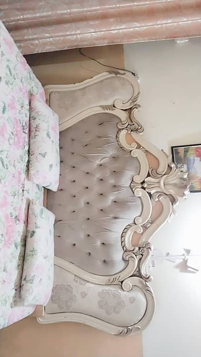 King size bed and dressing table
