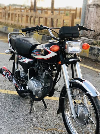 Honda CG-125 (Model 2015) Lush Condition