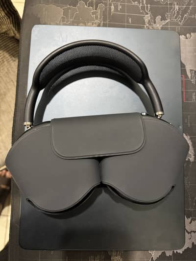 Apple airpods max (under warranty)