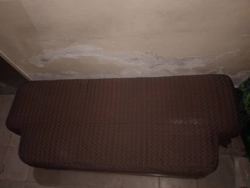 صوفہ بالکل اچھی کنڈیشن میں ہے اپ ائیں دیکھیں گھر کے استعمال کے لیے ہے 2