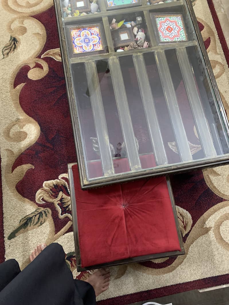 Centre table with stools 6