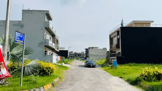 5 Marla Prime Location Plot for Sale in C1 Block, B-17