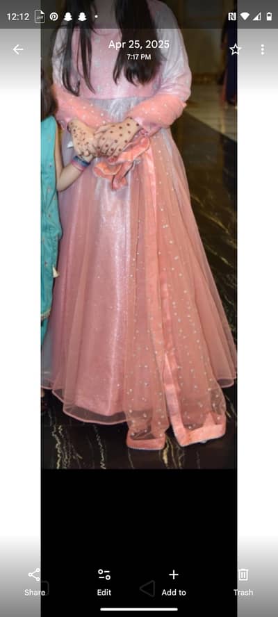 pink maxi neat and clean just one time use ha boht achi maxi ha small
