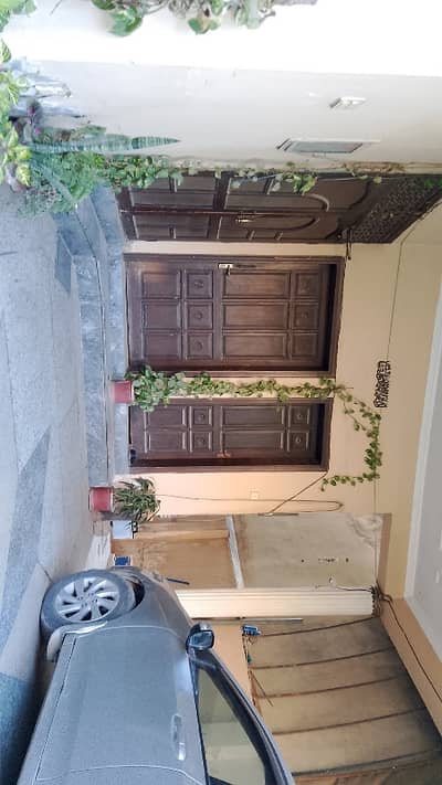 10 Marla double storey used house for sale in Gulraiz