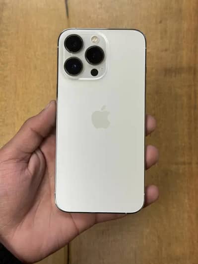 I am selling I phone 13 pro I cloud lock water pack