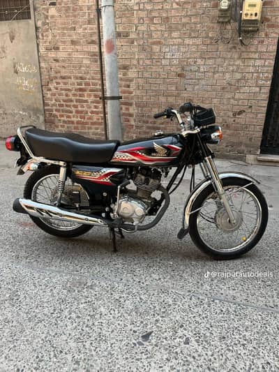 Honda 125 2024 red