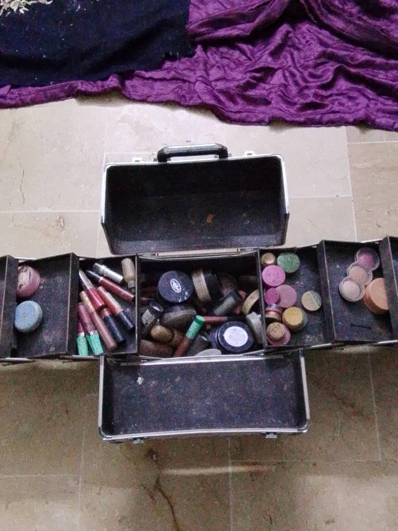 makeup box 3