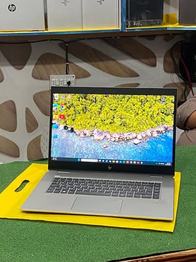 hp zbook 15 g5 i7 8th gen H 4gb dedicated p2000 graphics card