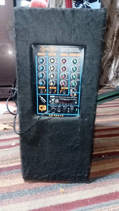 Slightly used vip triple mic speaker