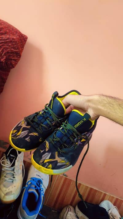 Badminton shoes 7 to 8 sizes  yonax Mizuno asics