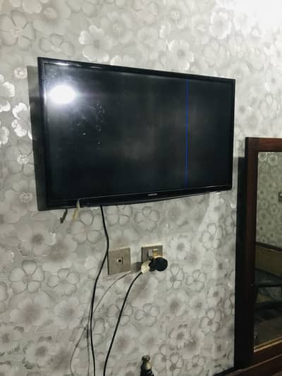 Samsung 32 Inch LCD TV Non-Smart ( Display Issue )