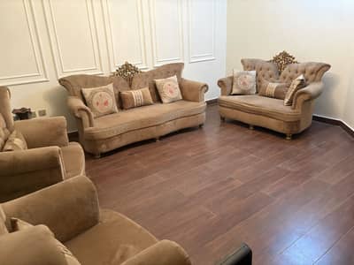 Slightly Used 7 Seater Drawing Room Sofa