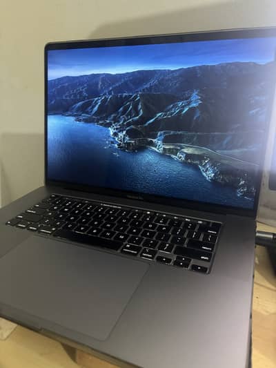 Macbook pro 16 inch 2019 i7 16GB 512GB with 4GB graphics card