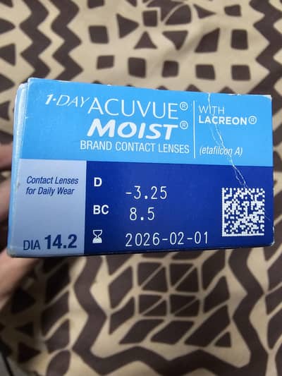 Acuvue Moist Contact Lenses (one day wear)