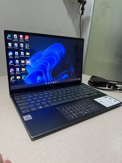 Asus ZenBook 14 core i3 10th generation 8GB RAM 256 SSD