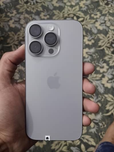 I phone 15 pro Jv  natural titanium