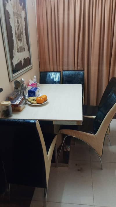 6 Seaters Dining Table for Sell
