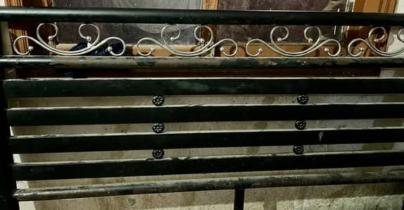 Iron bed king size