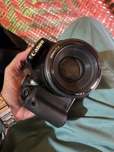 Canon  With 50MM lance  Charger 2 be