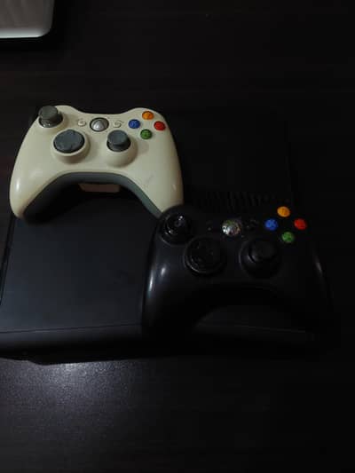 Xbox 360 Slim 120GB JTAG | Like New | 2 Wireless Controllers