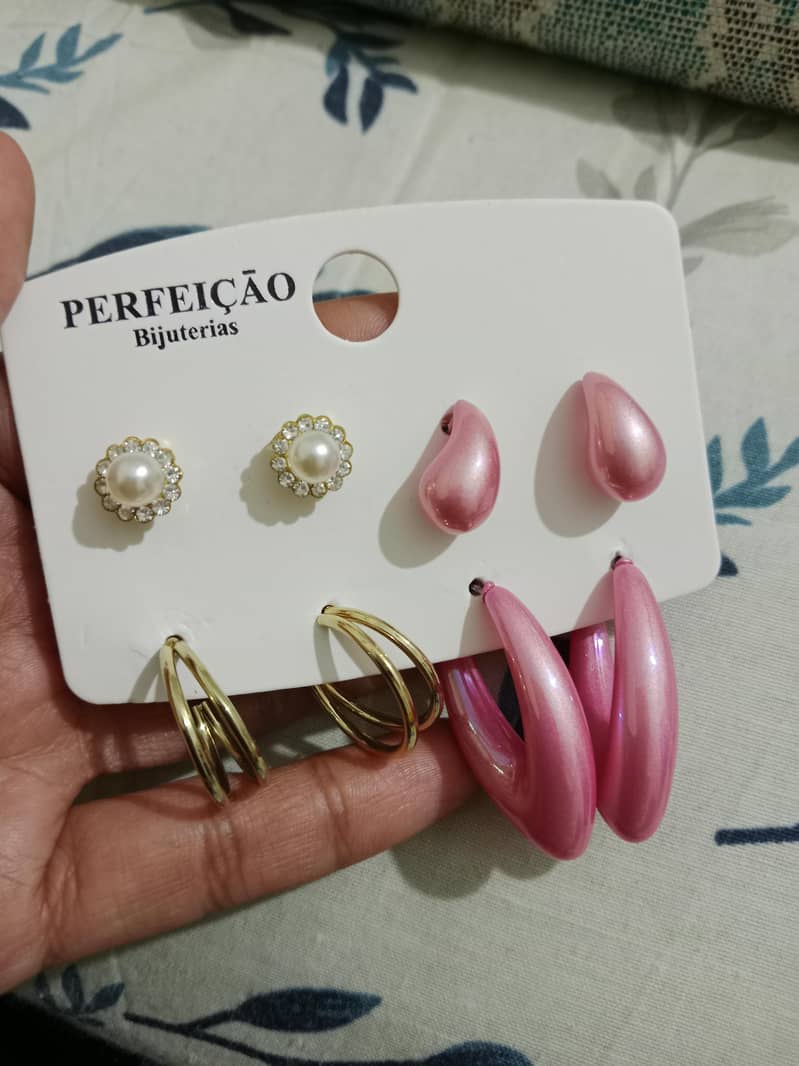 Ear rings  1