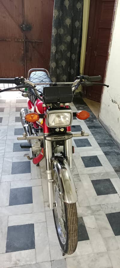 honda 125 24/25 all ok WhatsApp.     03167405342