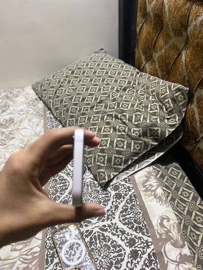 iPhone 12mini 10/10 condition seal water pack 100%factory unlock