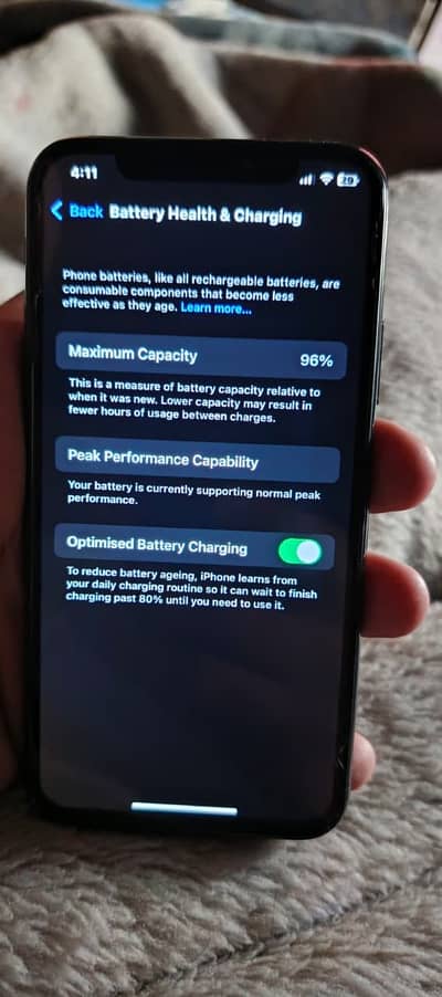 Hi I am selling iPhone X 64 gb