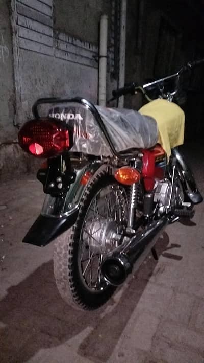 cg 125  full geniun new. 03248824115