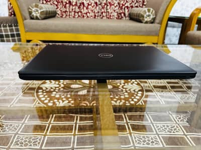 Dell Latitude 5580 – Slim Design, Smooth Performance 16/ 256 SSD