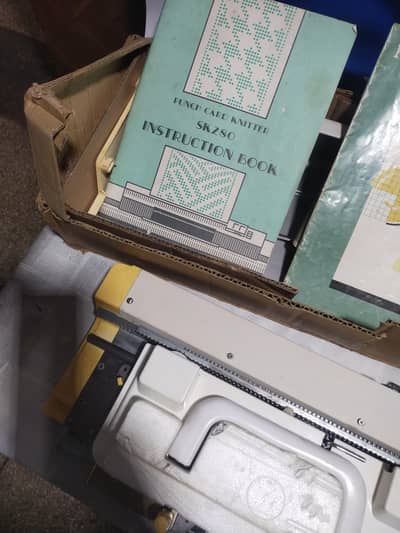 singer knitting machine SK 280 made in Japan