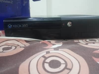 Xbox 360 Slim – With All Wires &  Many Games (Display Issue)