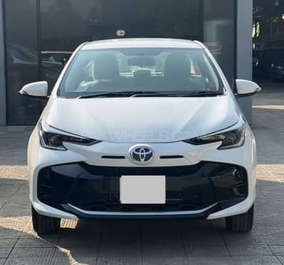 Toyota Yaris 2024-GLi, CVT-1.3