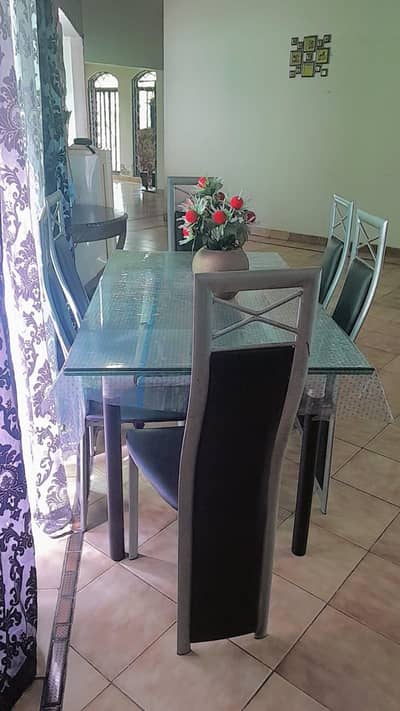 Dinning table with chairs