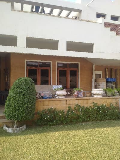 1000 YARDS PARK FACING HOUSE AVAILABLE FOR SALE