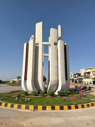 DHA Phase 5 Sector D Street 1 Level South Face Plot