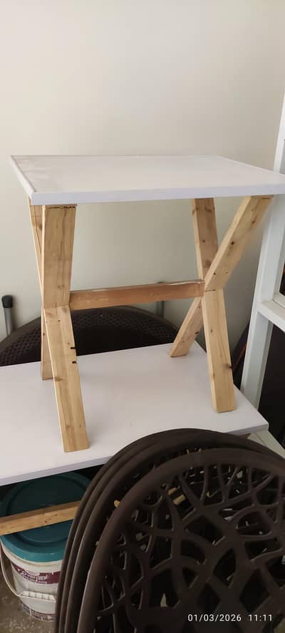 Consile table / table