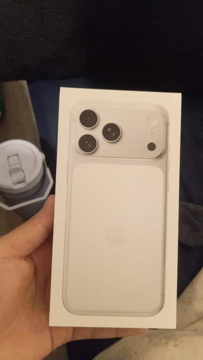 I Phone 17 Pro Max (silver Color)