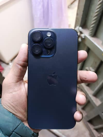 I phone 15 pro max 10/10.100healt 256 gb 200