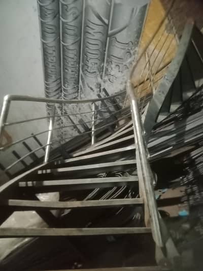 stair in Good condition