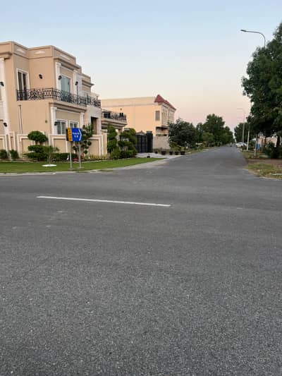 AWT 23 MARLA B BLOCK PLOT CORNER NEAR PARK IDEAL LOCATION REASONABLE DEMAAND